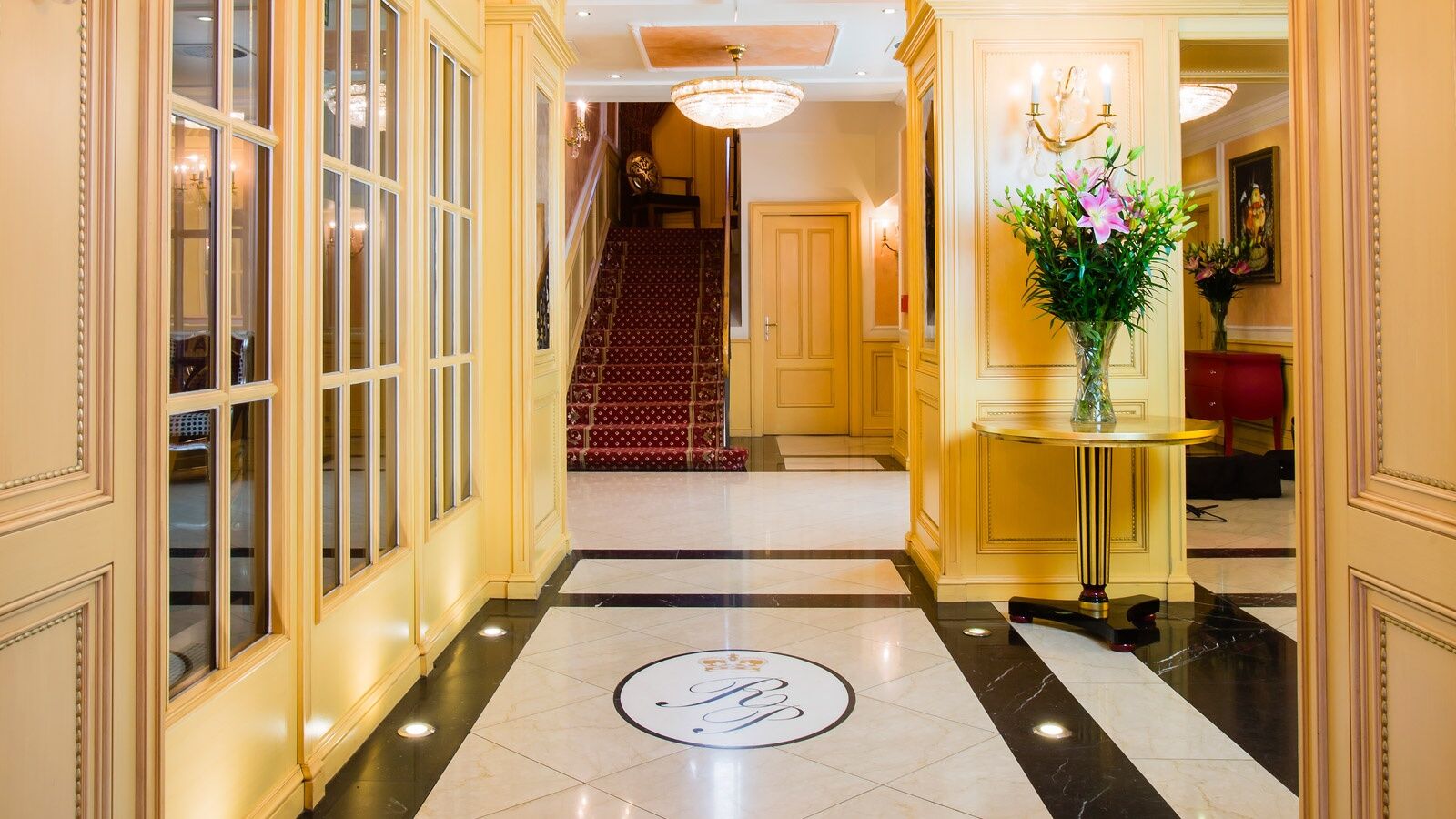 فندق براغفي  فندق لاكشري فاميلي رويال بالاس المظهر الداخلي الصورة