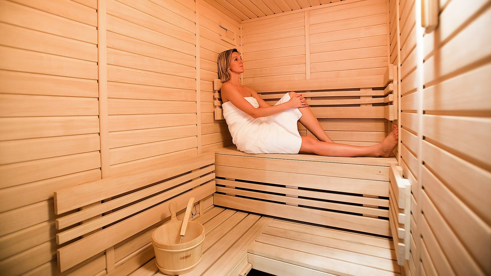 فندق لاكشري فاميلي رويال بالاس براغ المرافق الصورة A woman in a sauna